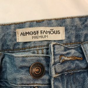 Almost famous loose skinny jean fit